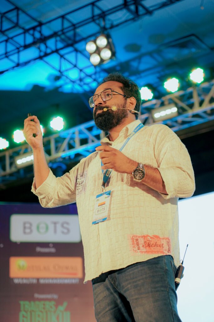 Sunil Mathai speaking at a traders' event
